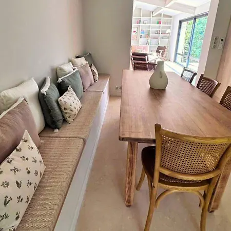 Gorgeous Village With Heated Pool, Ideally Located