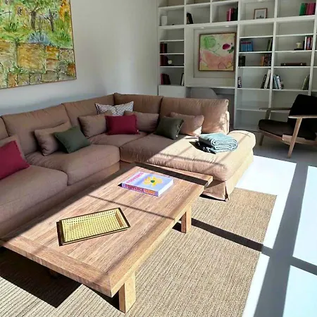 Holiday home Gorgeous Village With Heated Pool, Ideally Located